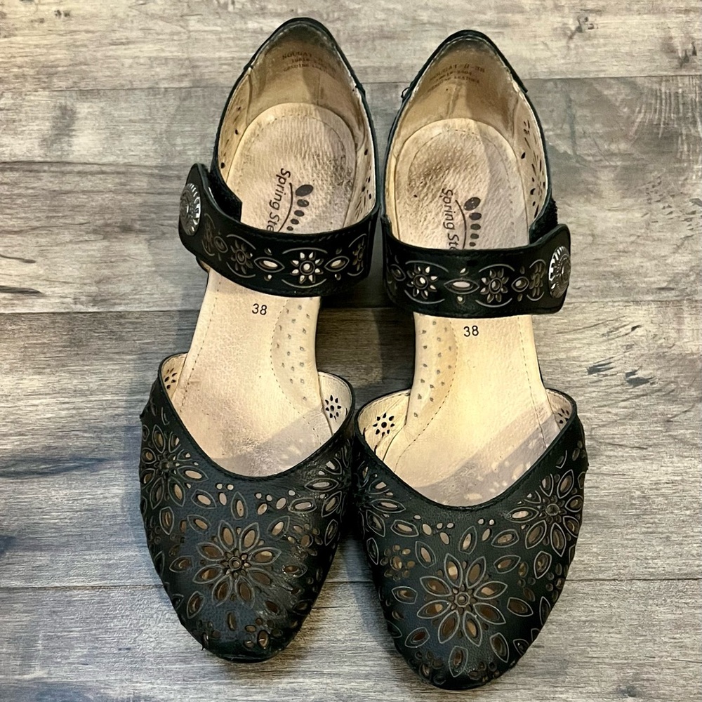 Women’s Spring Step Shoes Size 38 or 7.5